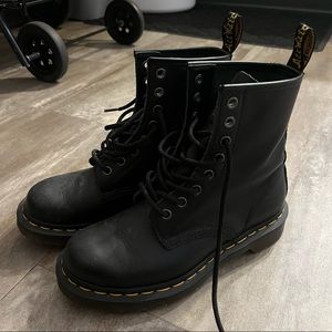 1460 Dr. Martens Nappa leather lace up boots